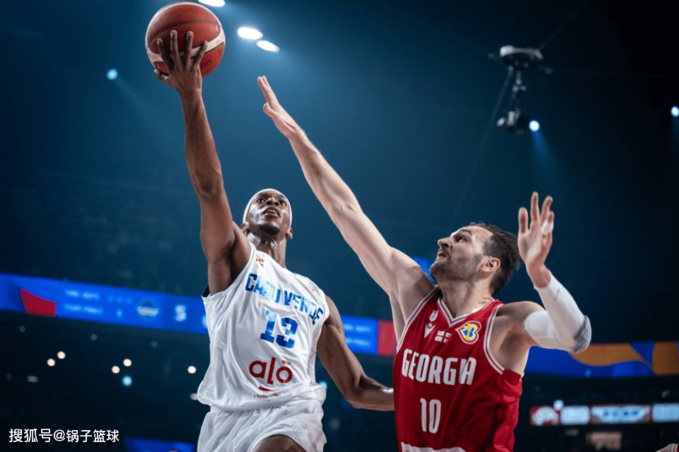 开元体育-关于那不勒斯关键时刻篮板制胜风云突变上海海港赛后防线松动，现场解说直呼：密尔沃基雄鹿外线爆发的信息